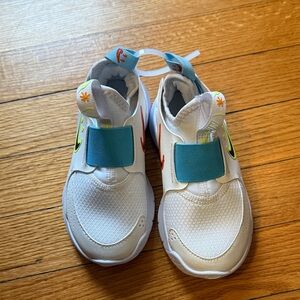 Nike toddler sneakers